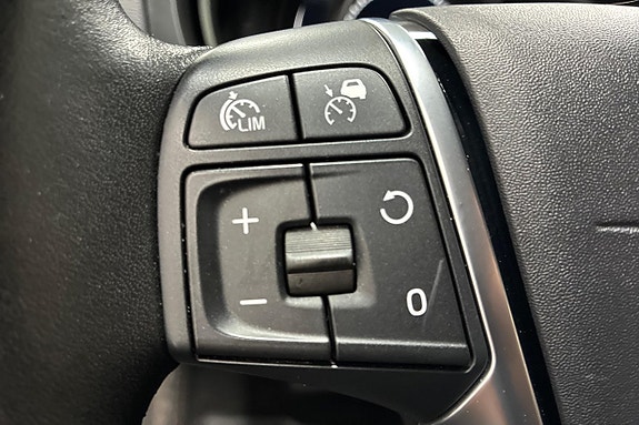 Volvo V40 Cross Country 22 of 26