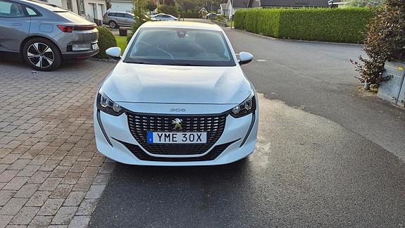 Peugeot 208 2 of 10