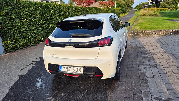 Peugeot 208 8 of 10