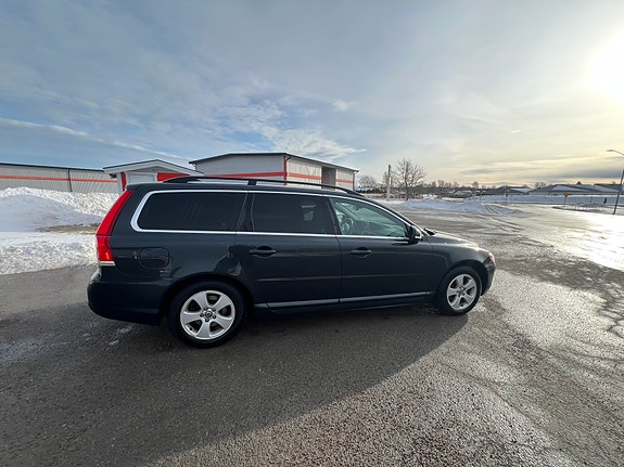 Volvo V70 2 of 5