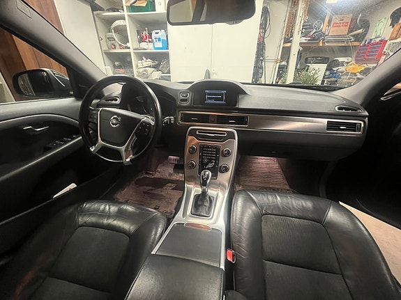 Volvo V70 3 of 5