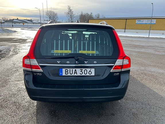 Volvo V70 4 of 5
