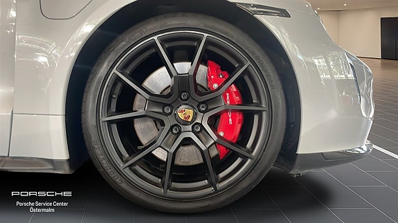 Porsche Taycan GTS 9 of 17