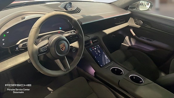 Porsche Taycan GTS 3 of 17