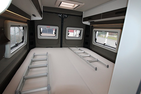 Knaus Vantourer 600 L Pop-Up hissbara långbäddar under 6 m hissbara långbäddar under 6 m 13 of 20