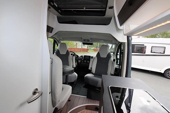Knaus Vantourer 600 L Pop-Up hissbara långbäddar under 6 m hissbara långbäddar under 6 m 18 of 20