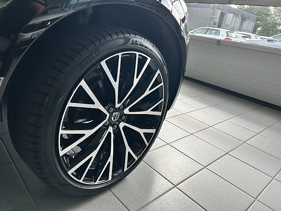 Volvo XC60 7 of 12