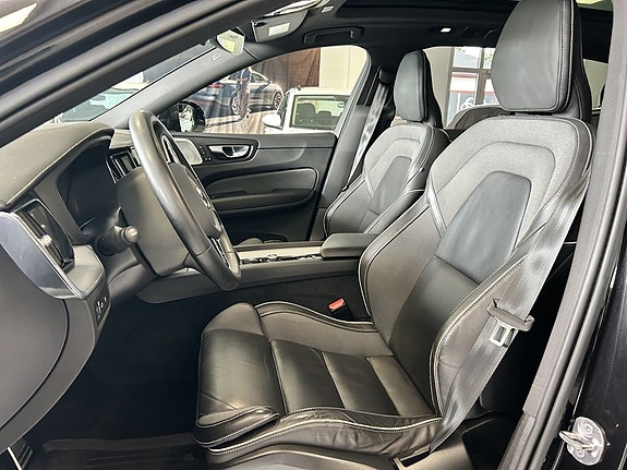 Volvo XC60 3 of 12
