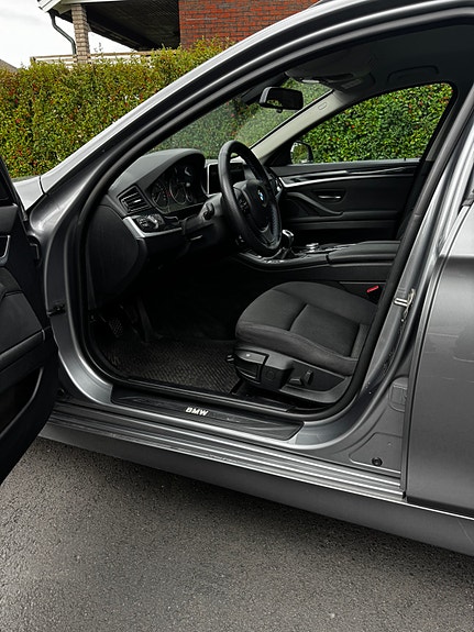 BMW 520d 2 of 7