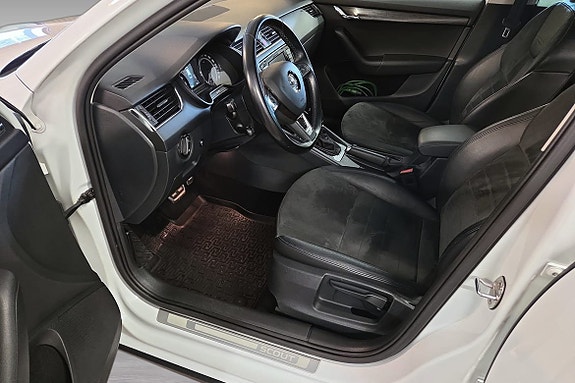 Skoda Octavia Scout 9 of 16