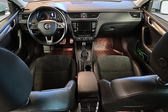 Skoda Octavia Scout 8 of 16