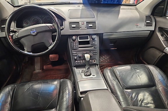 Volvo XC90 12 of 15