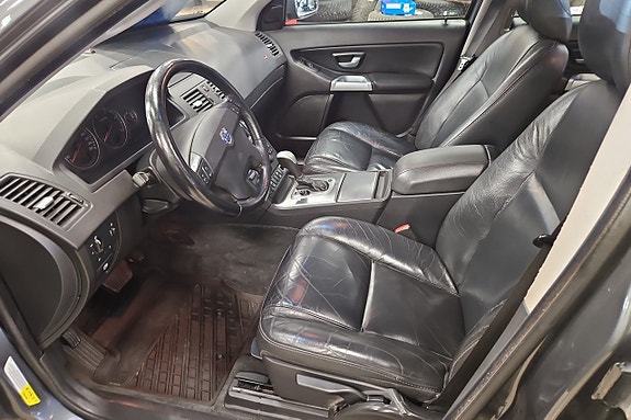 Volvo XC90 10 of 15
