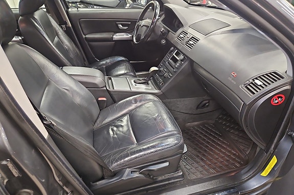 Volvo XC90 13 of 15
