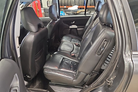 Volvo XC90 11 of 15
