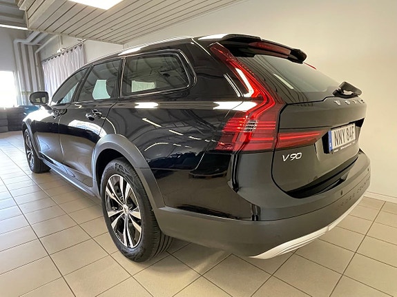 Volvo V90 Cross Country 3 of 7