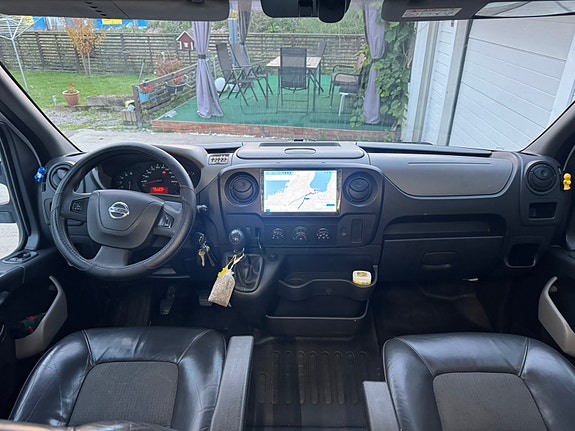 Nissan 8 of 13