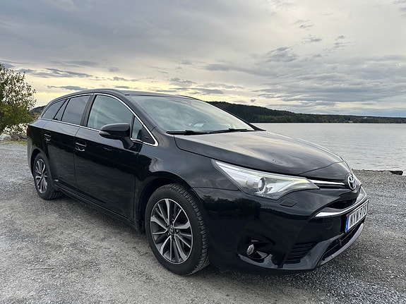 Toyota Avensis 7 of 16