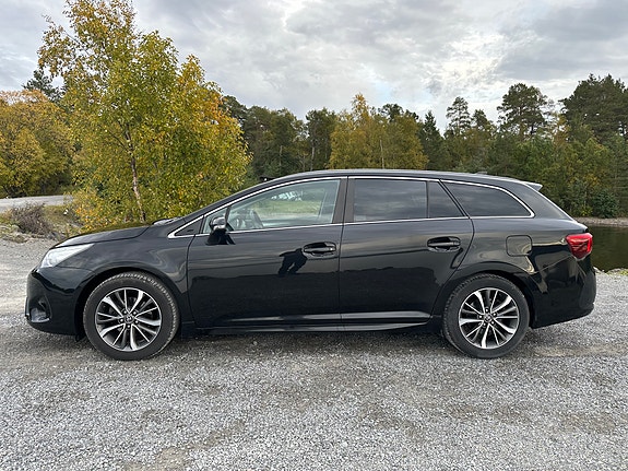 Toyota Avensis 2 of 16