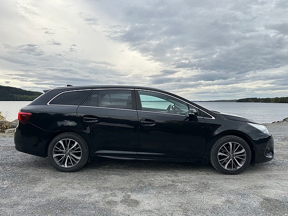 Toyota Avensis 6 of 16