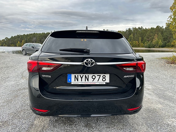Toyota Avensis 4 of 16
