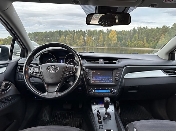 Toyota Avensis 10 of 16