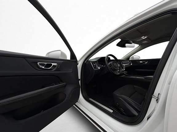 Volvo V60 11 of 30
