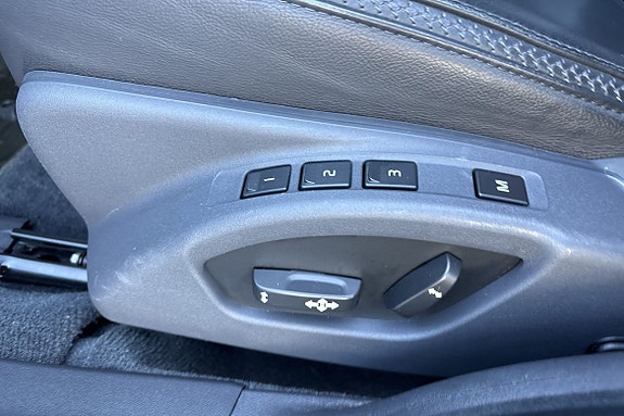 Volvo XC70 16 of 28