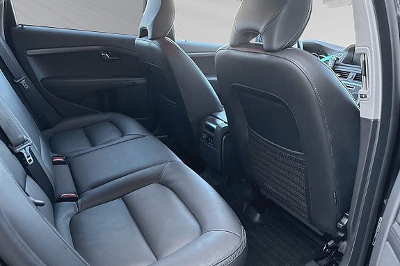 Volvo XC70 11 of 28