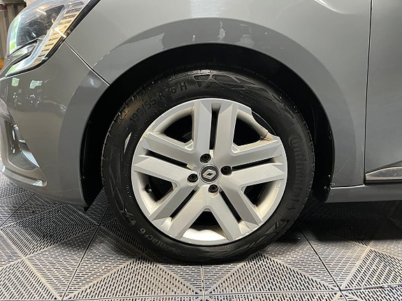 Renault Clio 10 of 16