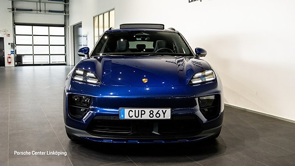 Porsche Macan 4 2 of 24