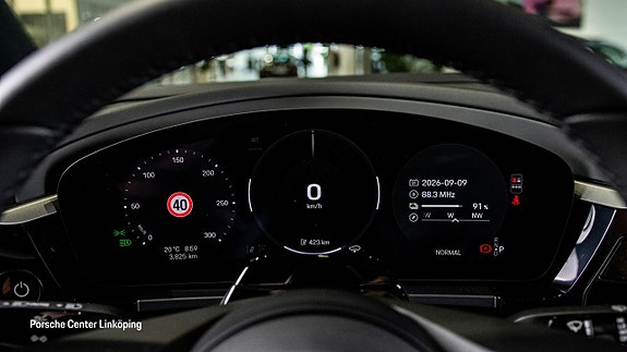 Porsche Macan 4 13 of 24