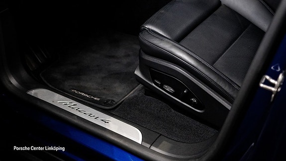 Porsche Macan 4 19 of 24
