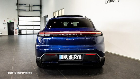 Porsche Macan 4 6 of 24