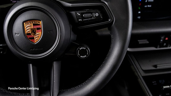 Porsche Macan 4 17 of 24