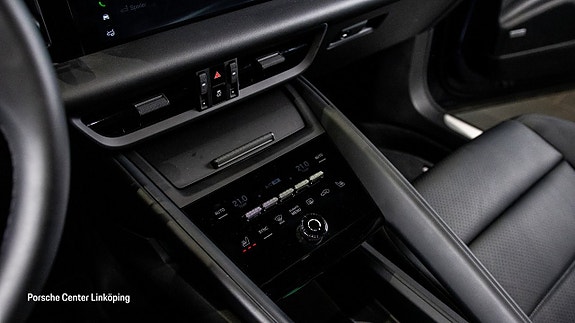Porsche Macan 4 14 of 24