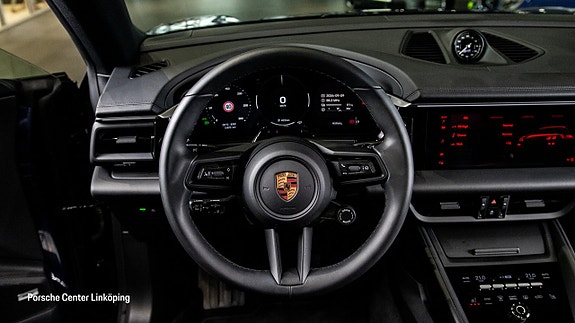 Porsche Macan 4 12 of 24