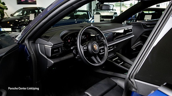 Porsche Macan 4 10 of 24