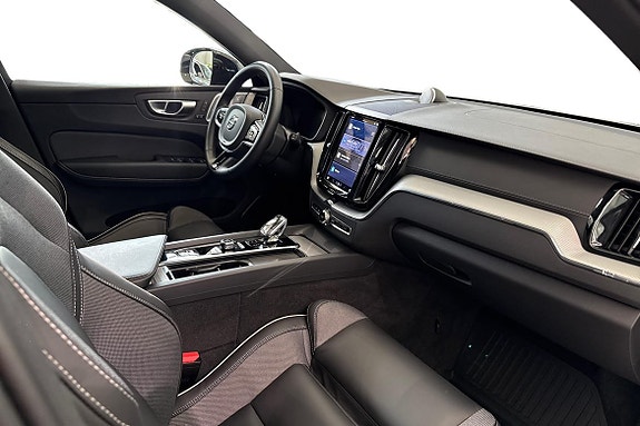 Volvo XC60 7 of 25