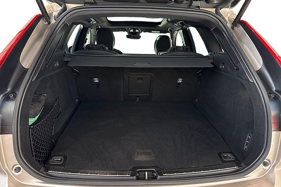 Volvo XC60 12 of 25