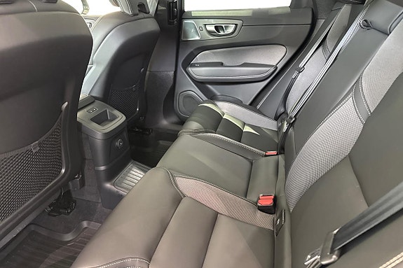 Volvo XC60 13 of 25
