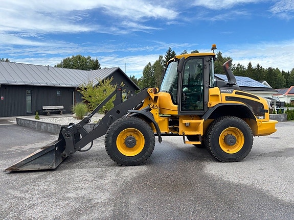 Hjullastare Volvo L45G - Skopa + Gafflar 2 of 5