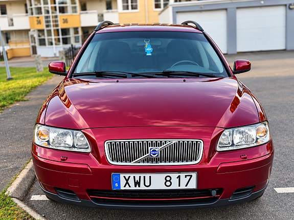 Volvo V70 2 of 11