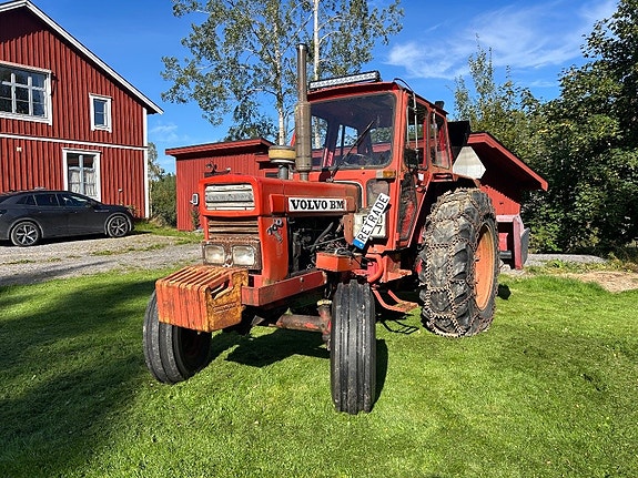 Traktor Volvo BM T 700 med snöslunga