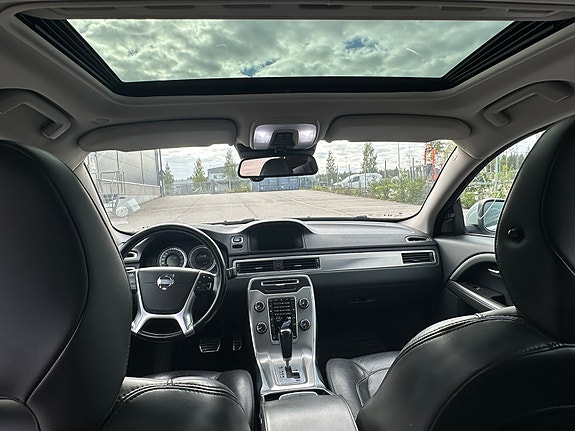 Volvo V70 7 of 9