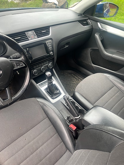Skoda Octavia 2 of 2