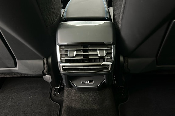 Lynk & Co 01 22 of 28