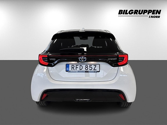 Toyota Yaris 5 of 17