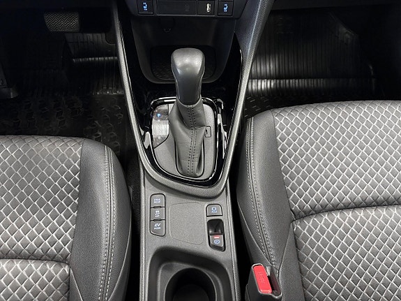 Toyota Yaris 12 of 17