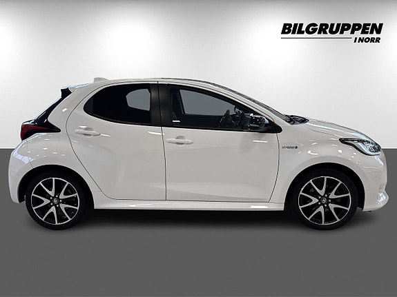 Toyota Yaris 4 of 17